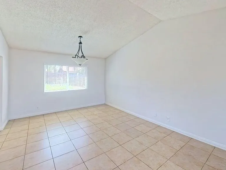 13677 Golden Eagle Ct — Photo 5