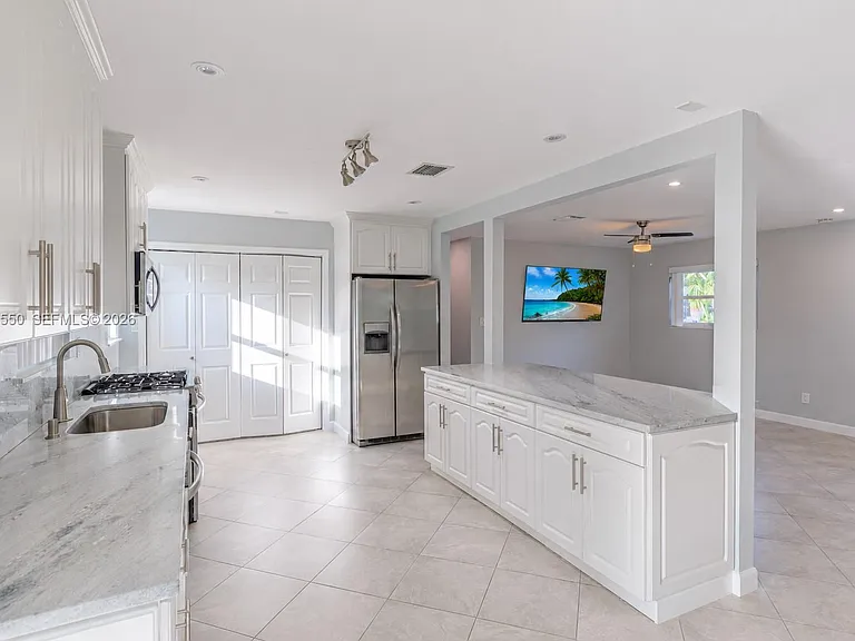 6255 SW 62nd Ct — Photo 7