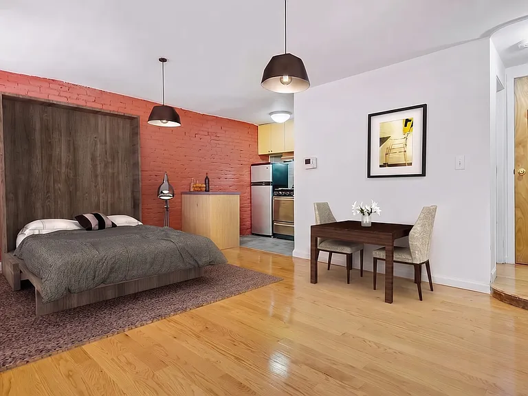 156 E 39th St #2 — Photo 2