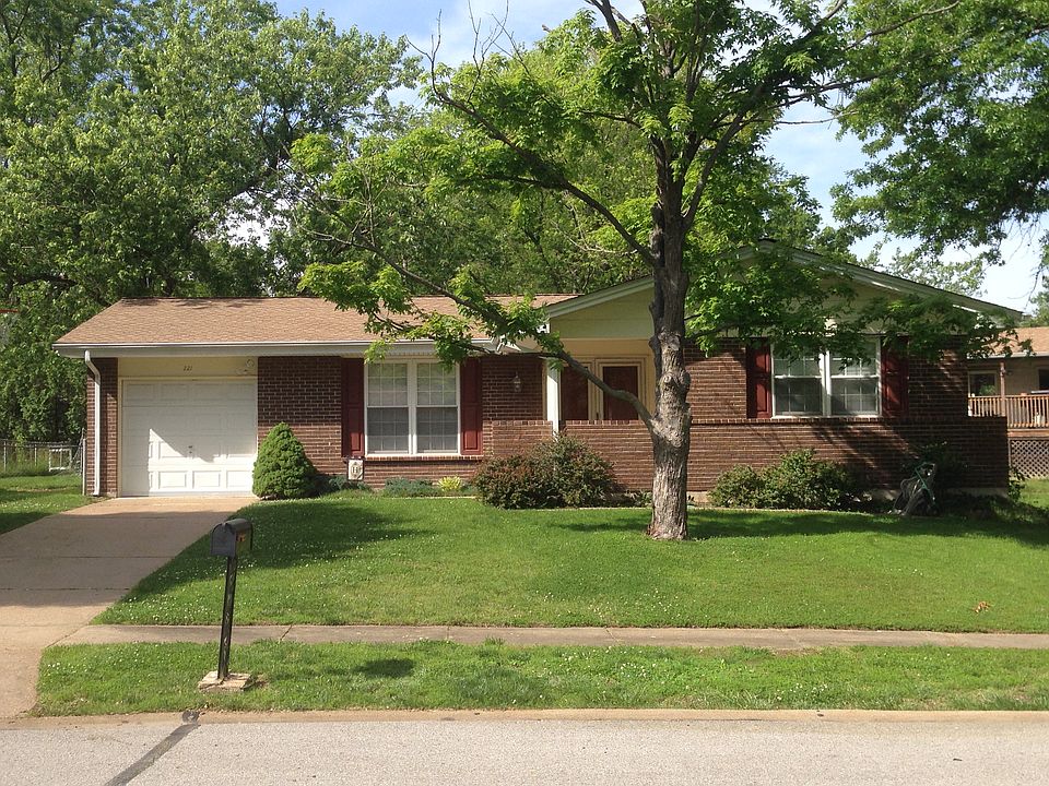 1st image of 221 Bitterwood Dr