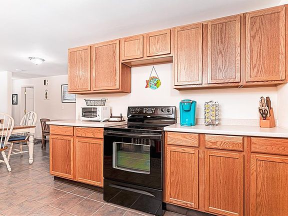 4th image of 24 Bayberry Dr