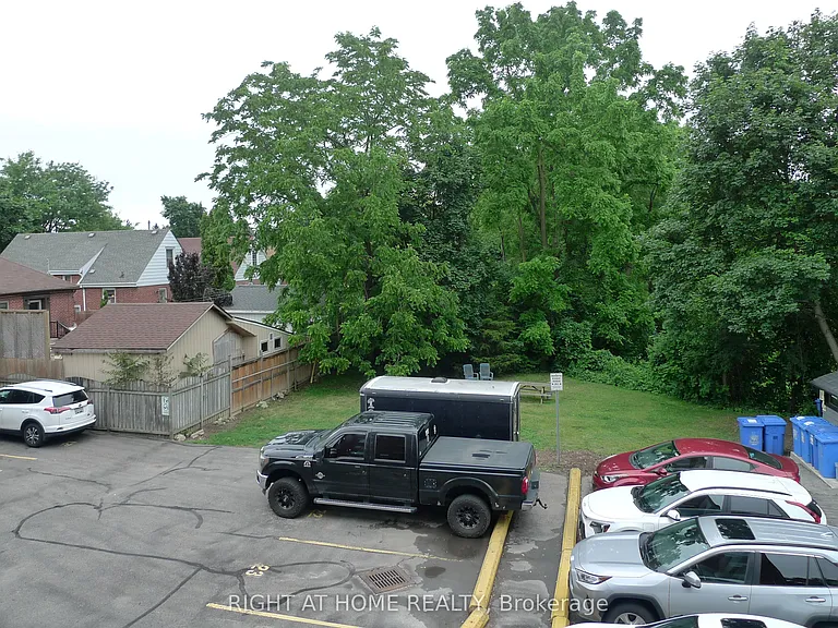 2373 King St E #26 — Photo 26