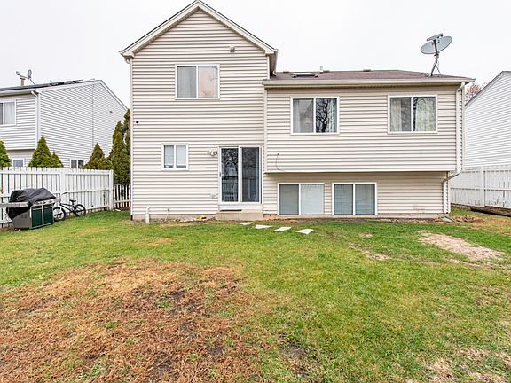 5th image of 129 Centennial Dr