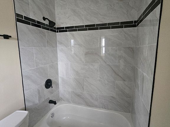 5th image of 701 E Maple Ave APT A
