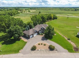 584 Vista Ridge Ln, Shakopee, MN 55379