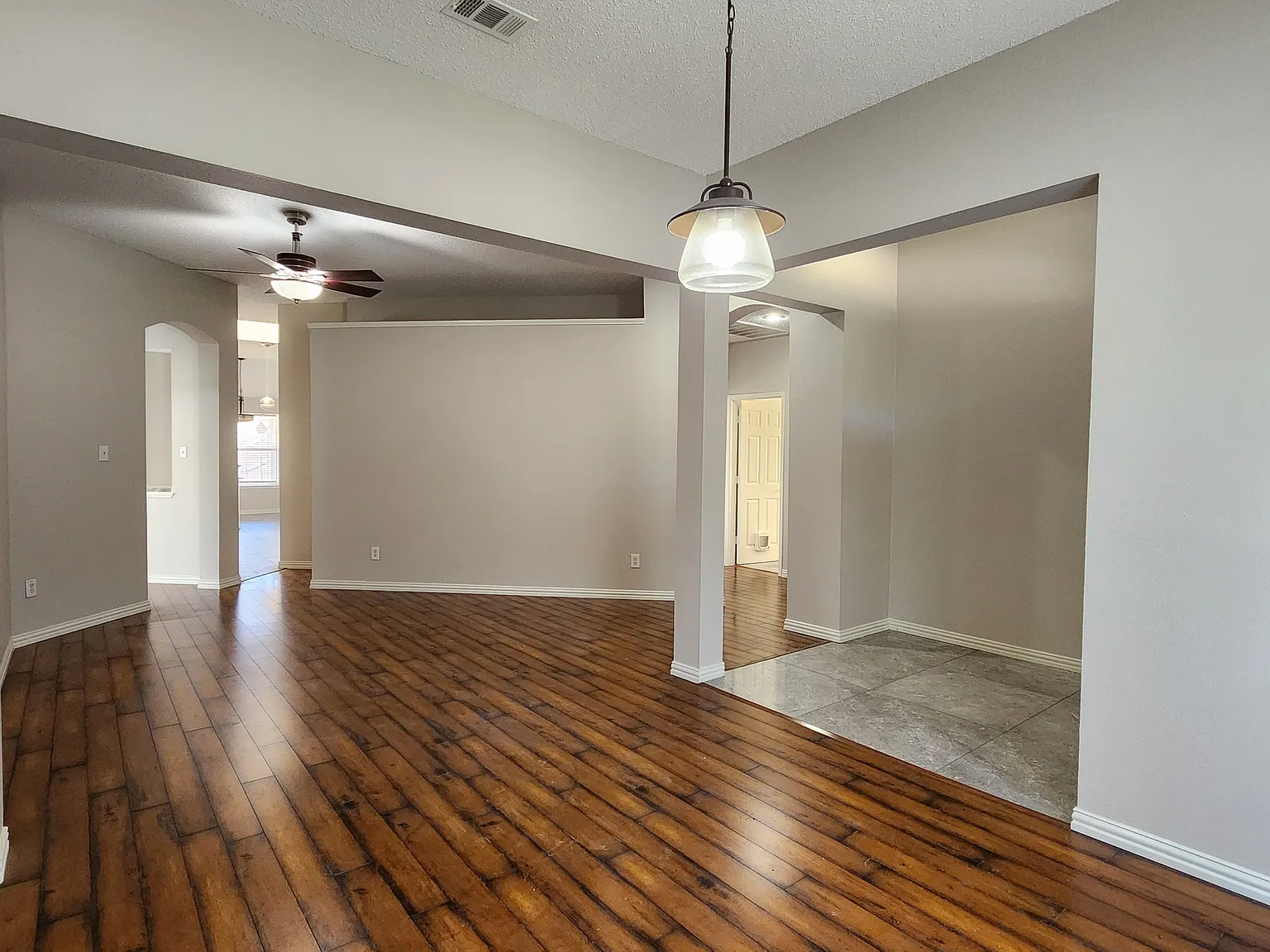 4 bed, 2222 sqft, $2,700 — Photo 4