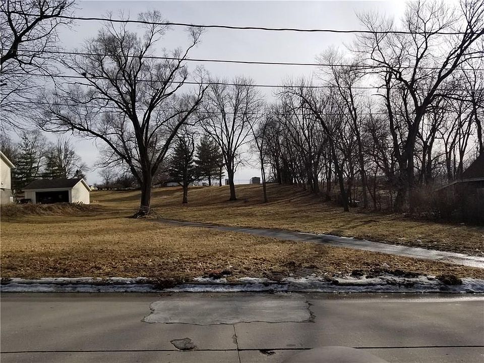 2nd image of 1423 Pioneer Rd