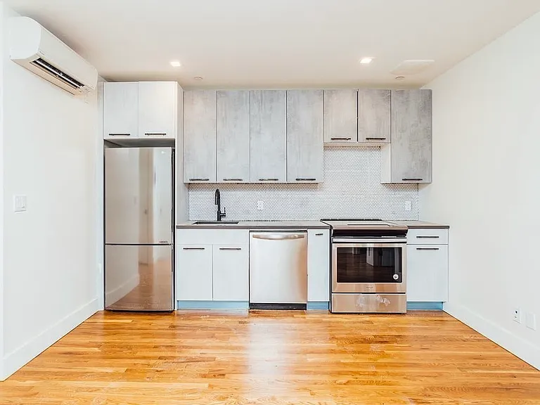 682 Chauncey St #3B — Photo 1