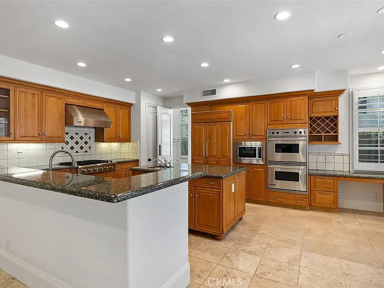 17 Colonial Dr — Photo 7
