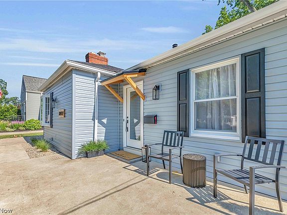 3rd image of 26927 E Oviatt Rd