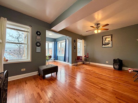 4th image of 1424 S Avers Ave
