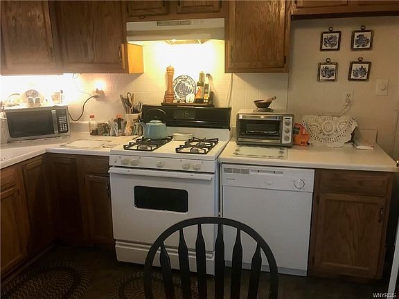 5th image of 229 Franklin St