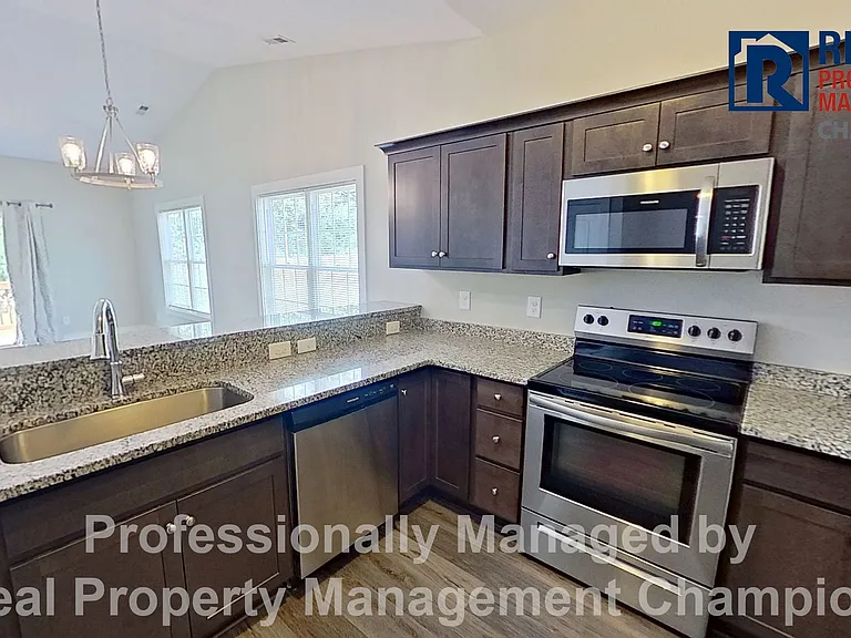 305 Cypress Ave — Photo 8