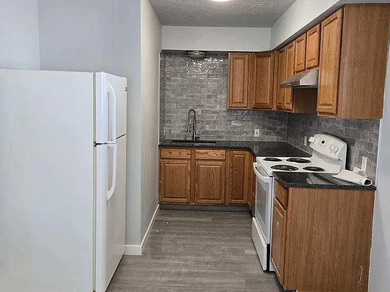 17867 S Pleasant Valley Rd — Photo 3