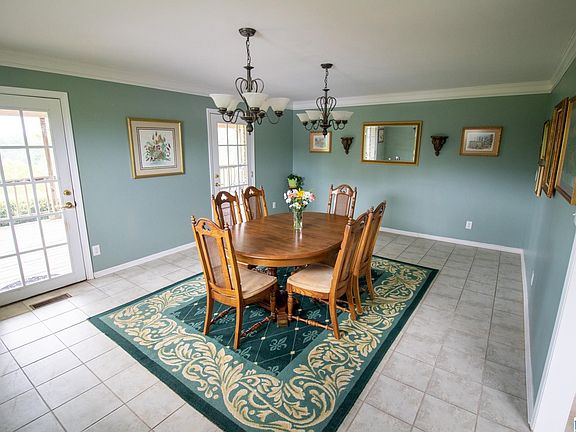 3rd image of 131 Kathy Ln
