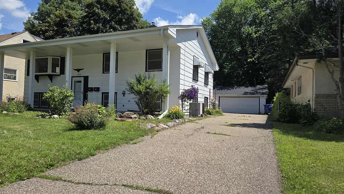 Building Photo - 1590 Clarence St #1