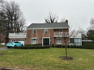 35 Bayside Dr, Great Neck, NY 11023