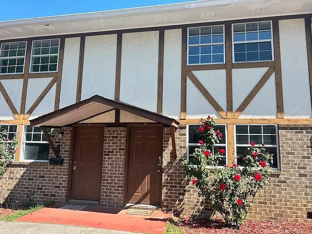 3 bed, 952 sqft, $900 — Photo 2