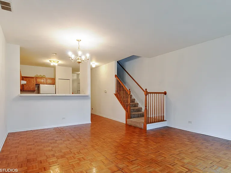 826 Genesee Dr — Photo 4