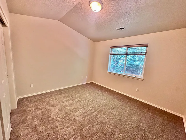 8007 NE 38th Ave — Photo 31