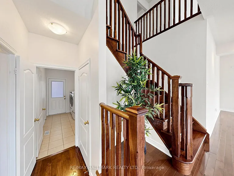 72 Middlecote Dr — Photo 19