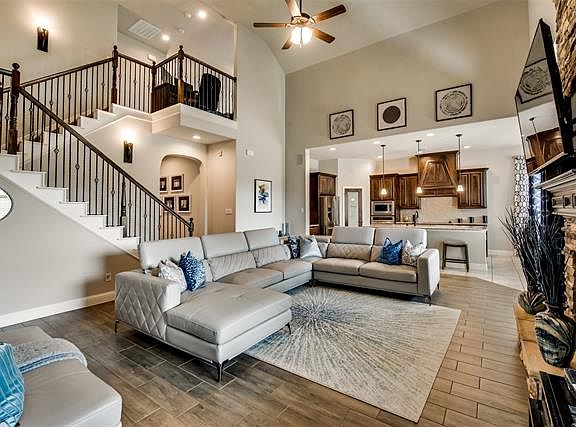 5th image of 410 Foxtail Ct