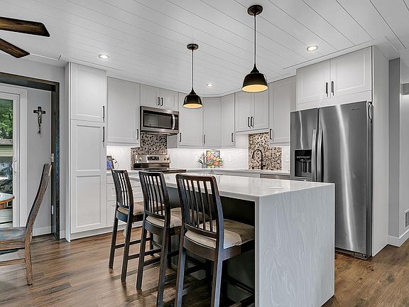4th image of 10136 Dogwood St NW