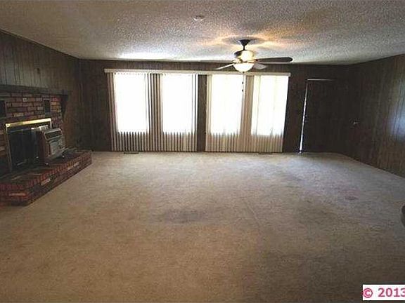 4th image of 902 S Putman Dr