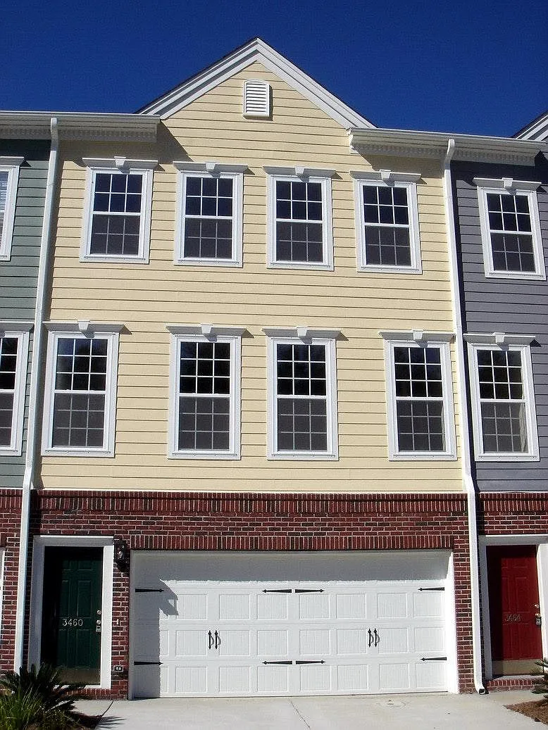3 bed, 2500 sqft, $3,600 — Photo 1