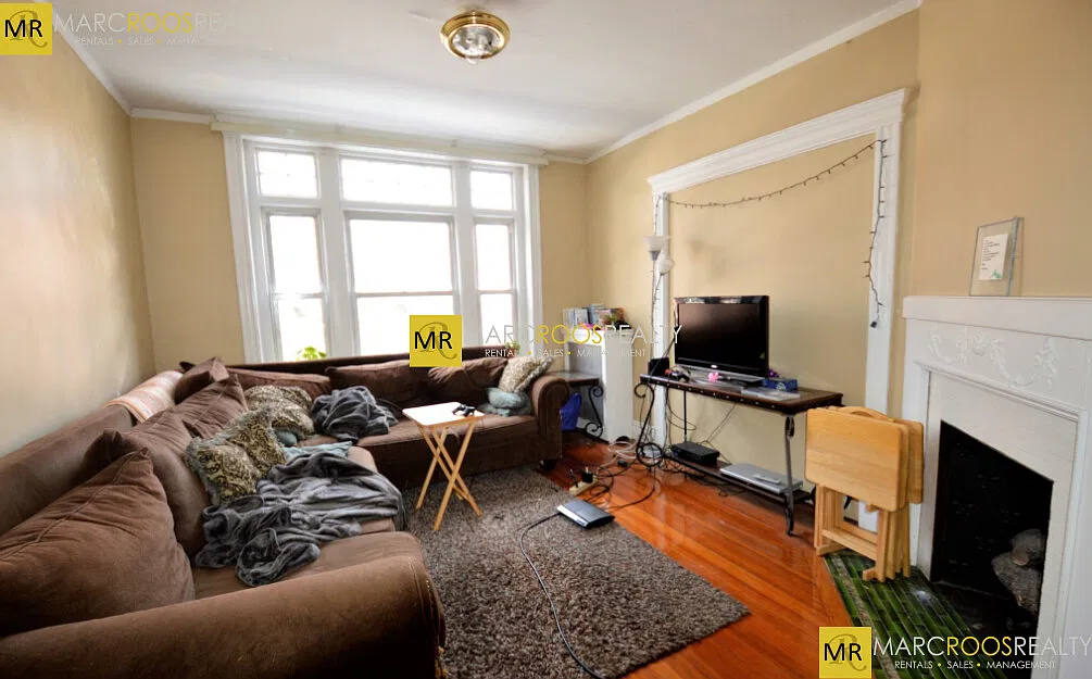 4 bed, $5,200 — Photo 1