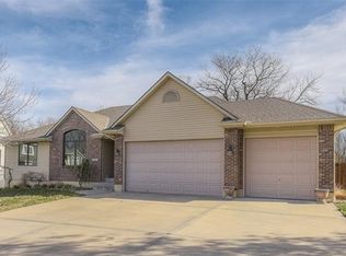 1809 S Sioux Ct, Independence, MO 64057