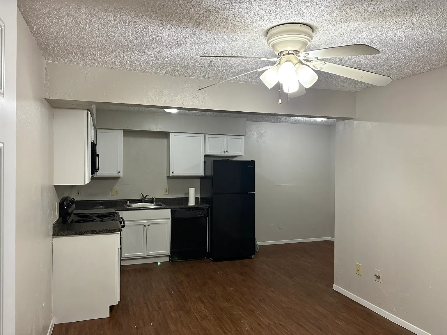 108 e cedar st, Arlington, TX-76011 — Photo 2
