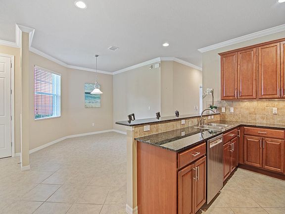 5th image of 6325 Oxford Cir Unit 104