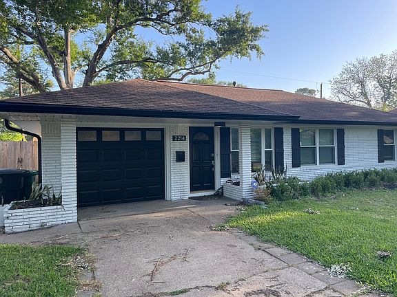 4th image of 2214 Bron Holly Dr