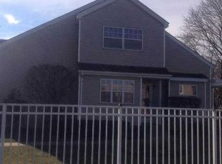 1 Petersen Ct, West Babylon, NY 11704