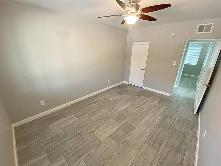 114 E Mariposa St #1 — Photo 15
