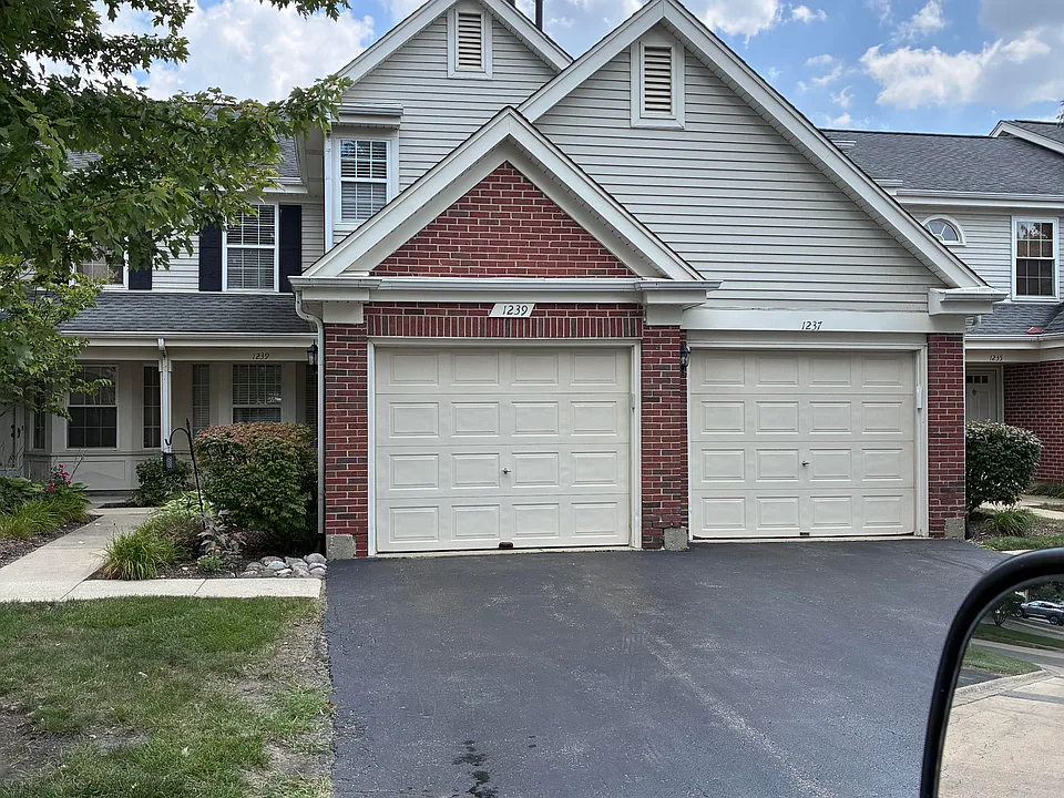1239 S Wellington Ct