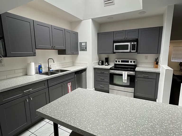 104 SW 21st Way #A — Photo 2