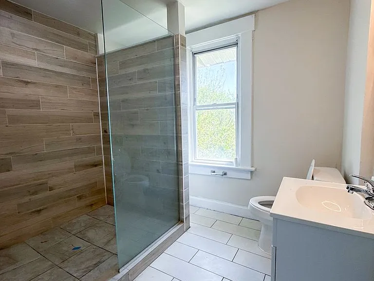 1174 Walters St — Photo 7