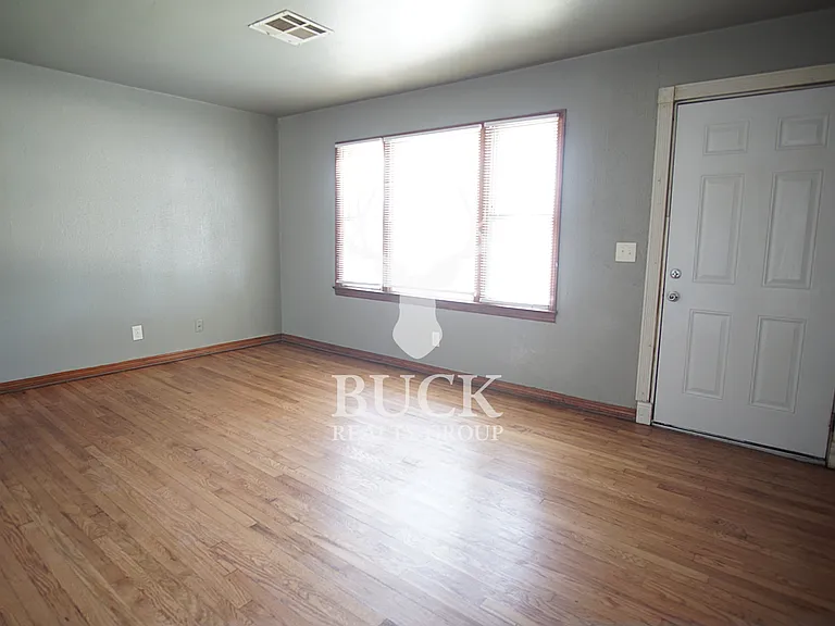 6706 SE 15th St — Photo 9