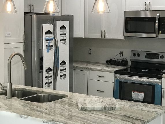 5th image of 410 Tangerine Dr