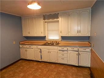 2nd image of 2004 N 47th St