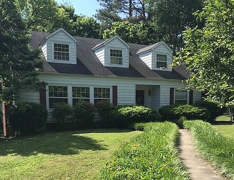 1st image of 209 Lind St