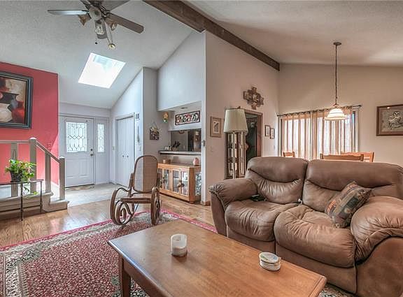 4th image of 1 Woodbridge Ln