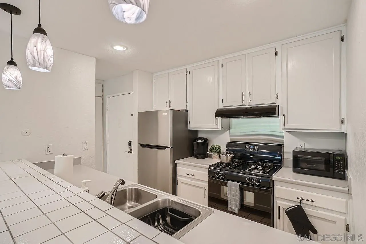 2 bed, 950 sqft, $2,900 — Photo 4