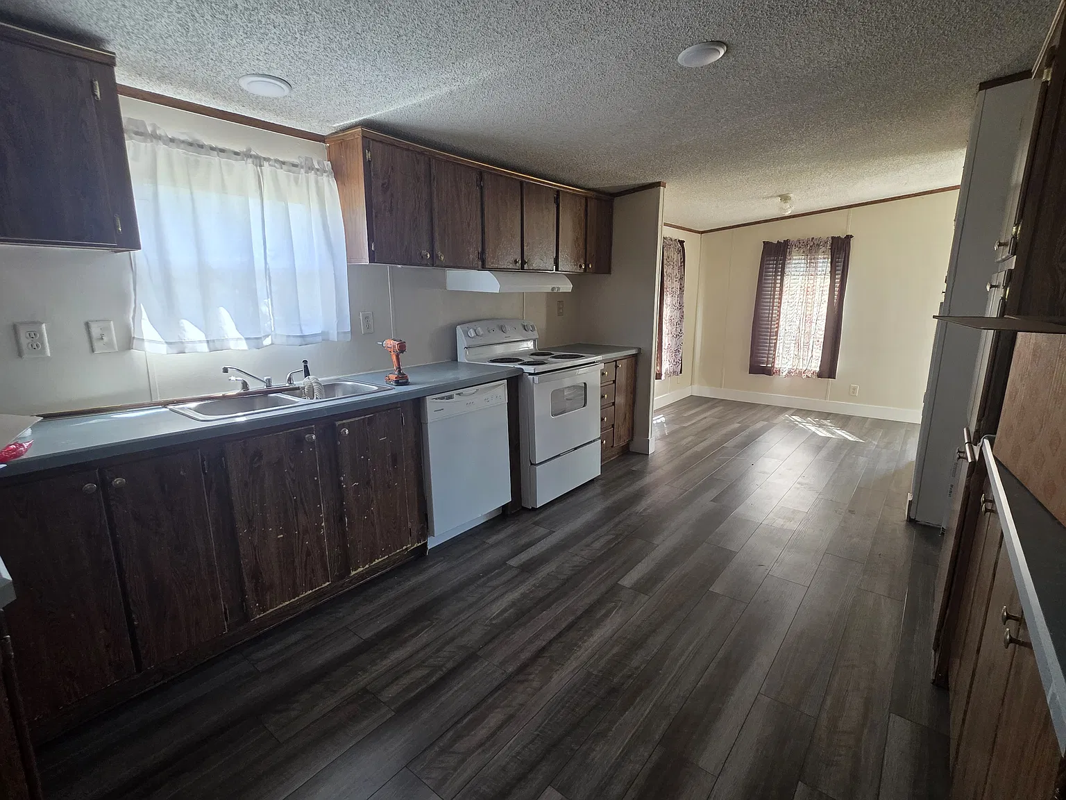 4 bed, 1860 sqft, $1,900 — Photo 4