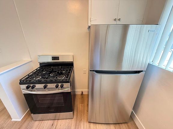 4th image of 6219 Fulton Ave #20
