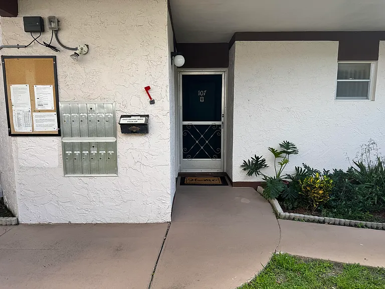 7 Greenway Vlg N #107 — Photo 2