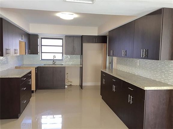 4th image of 388 NE 171st Ter
