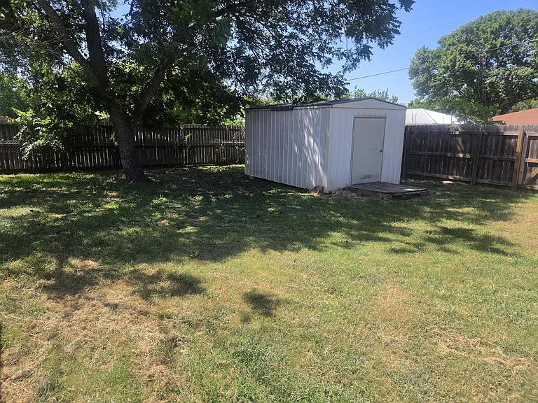 612 Christine St — Photo 16